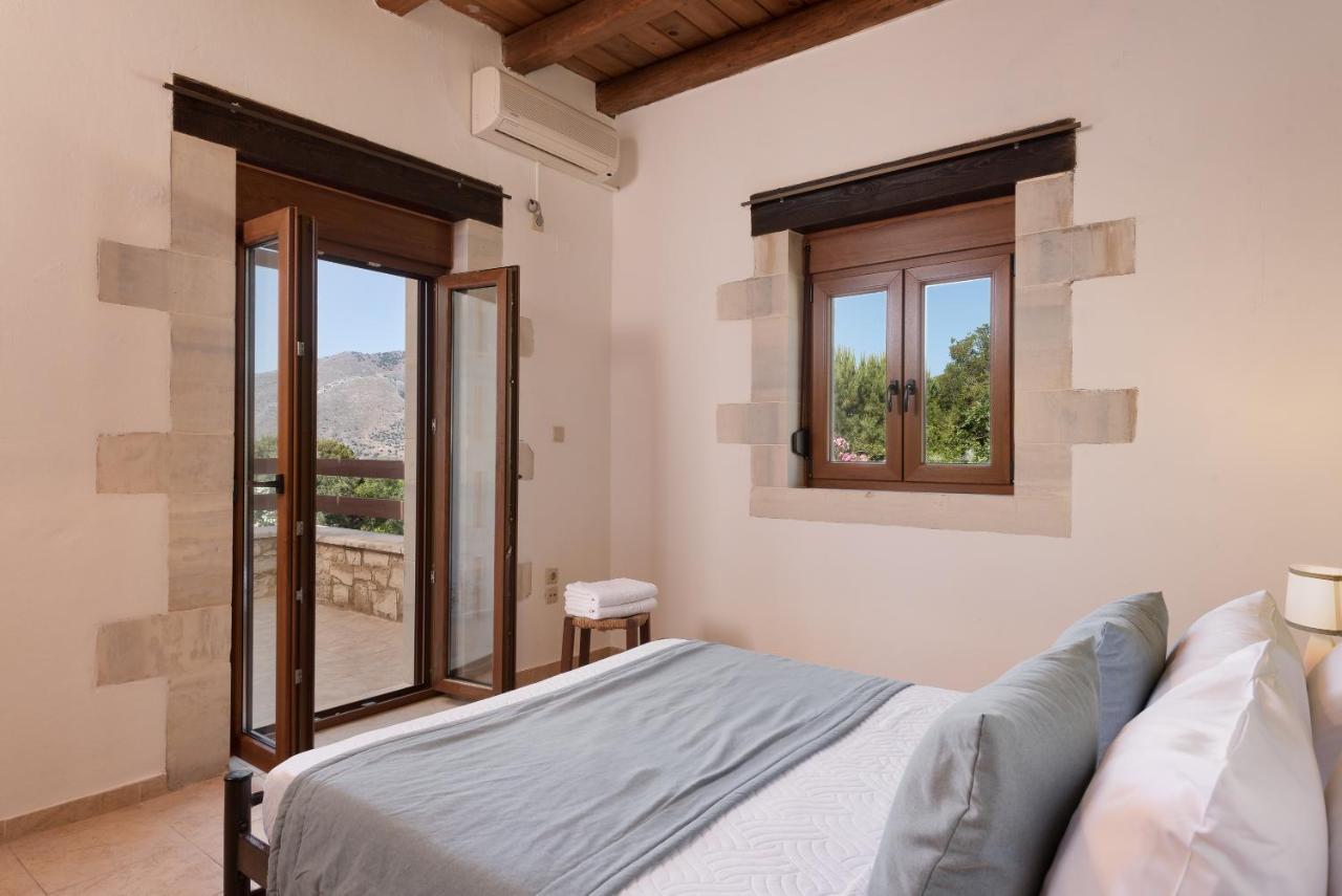 Koules Estate, With Private Pools & Bbq - Embracing Nature, By Thinkvilla Argouli Bagian luar foto