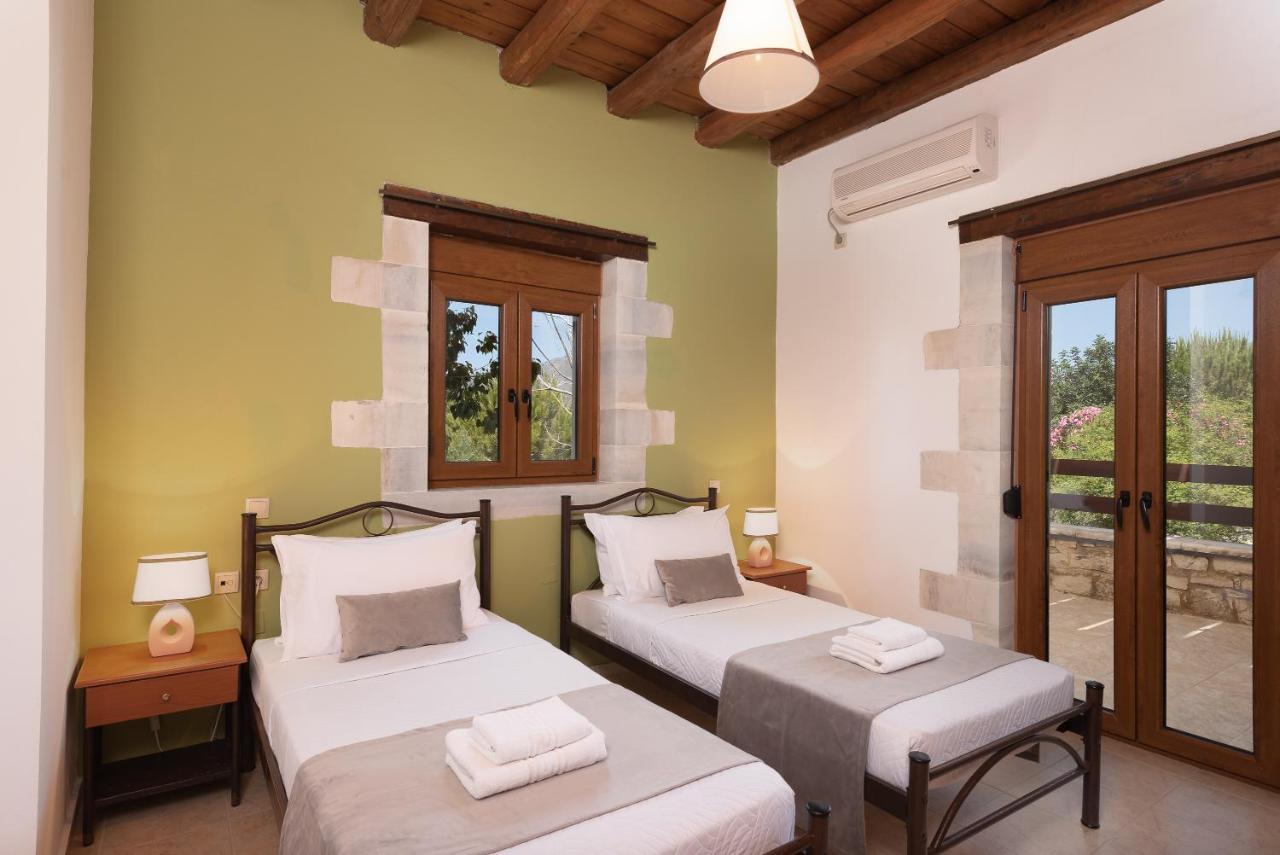 Koules Estate, With Private Pools & Bbq - Embracing Nature, By Thinkvilla Argouli Bagian luar foto