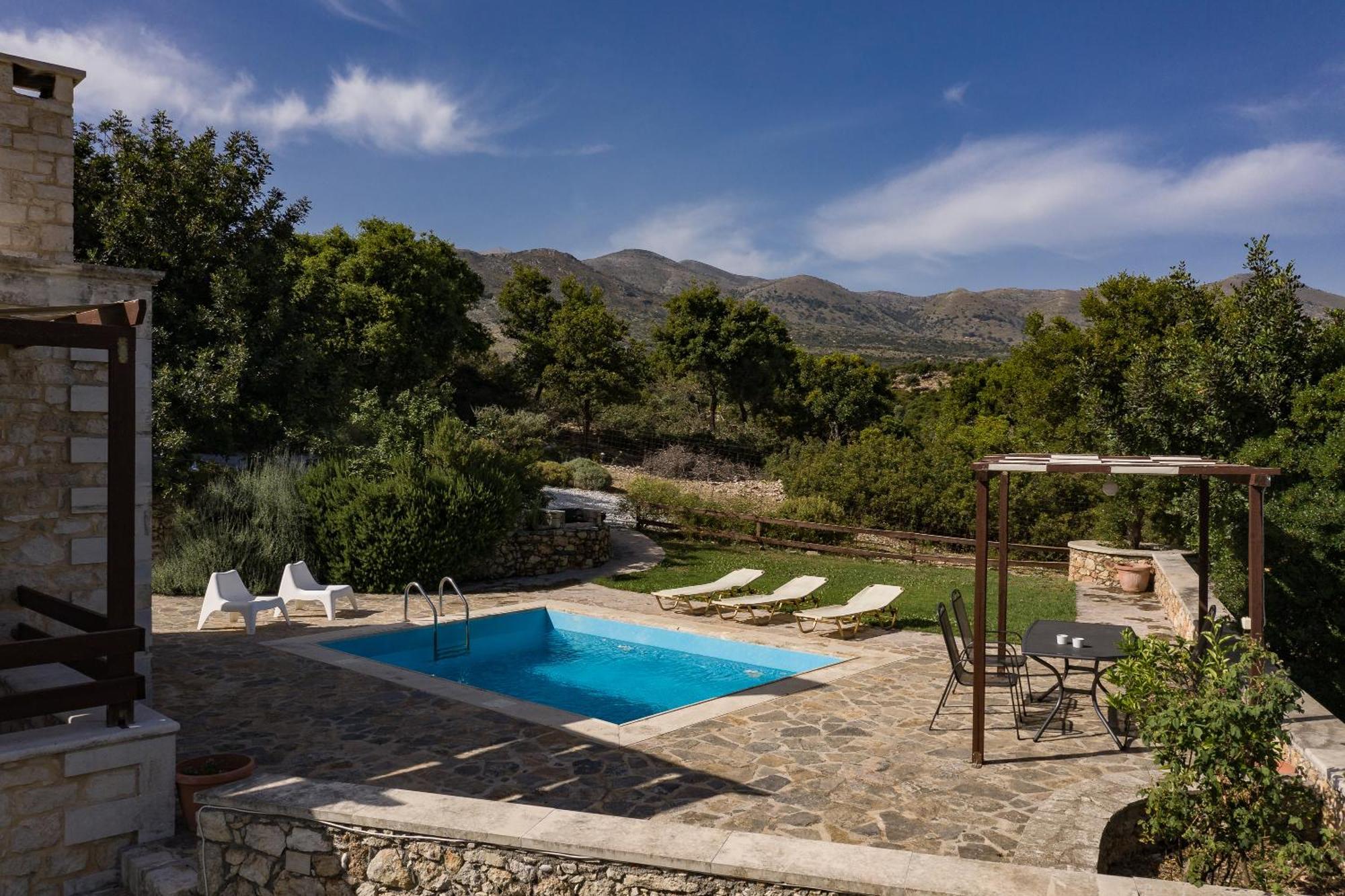 Koules Estate, With Private Pools & Bbq - Embracing Nature, By Thinkvilla Argouli Ruang foto