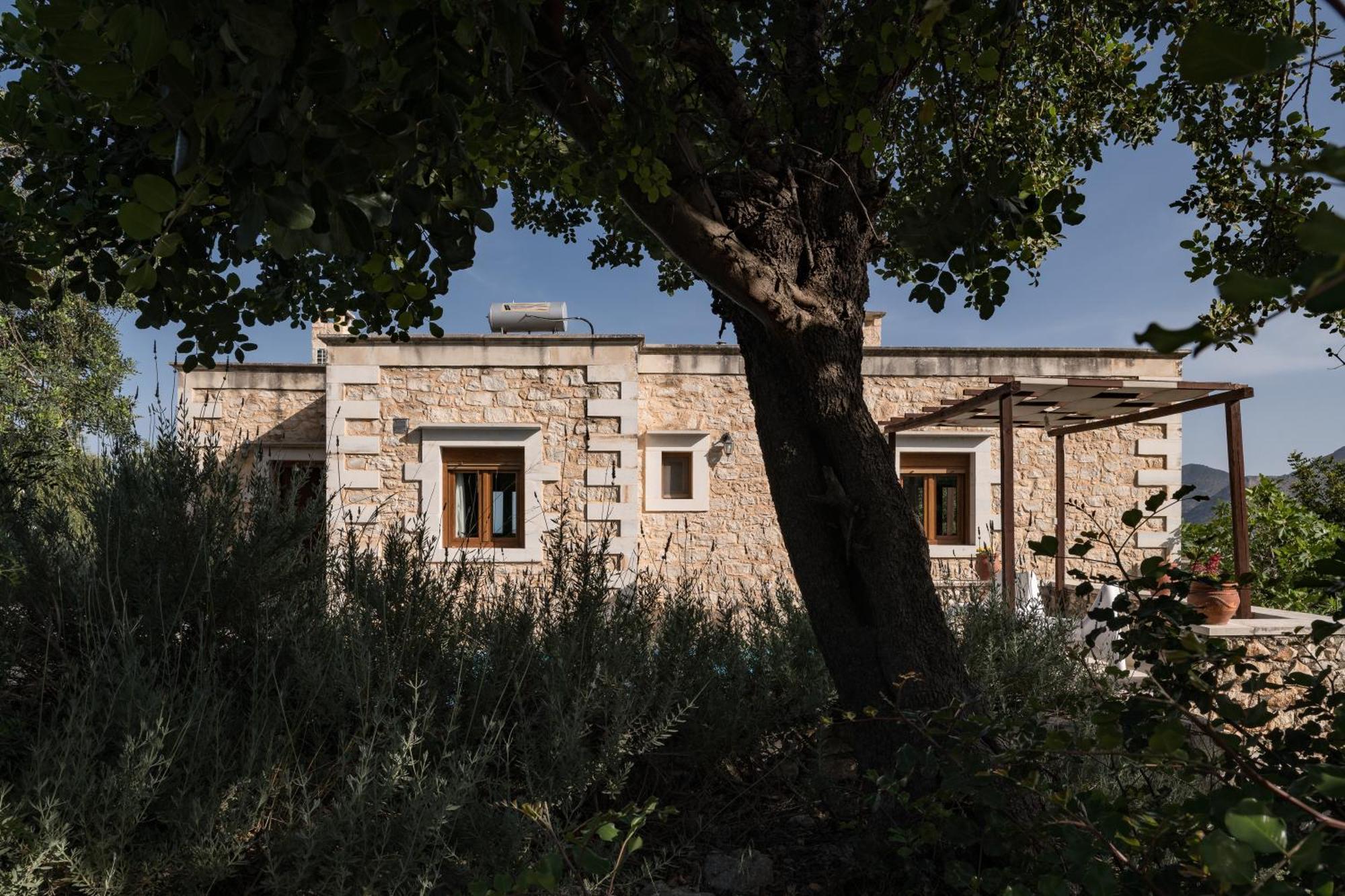 Koules Estate, With Private Pools & Bbq - Embracing Nature, By Thinkvilla Argouli Ruang foto
