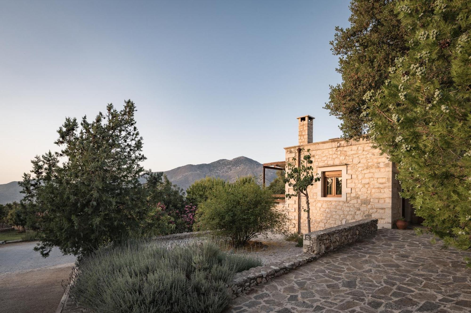 Koules Estate, With Private Pools & Bbq - Embracing Nature, By Thinkvilla Argouli Ruang foto