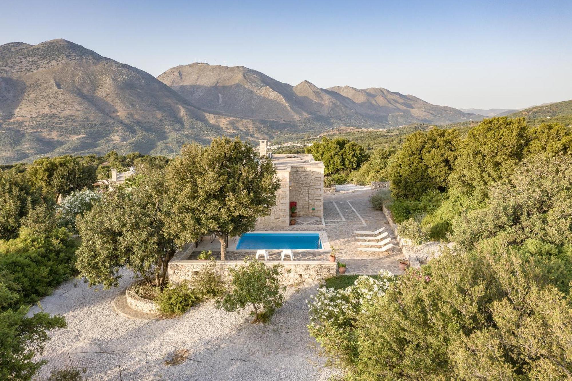 Koules Estate, With Private Pools & Bbq - Embracing Nature, By Thinkvilla Argouli Ruang foto